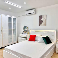 Giường ngủ trắng MD-24 có LED