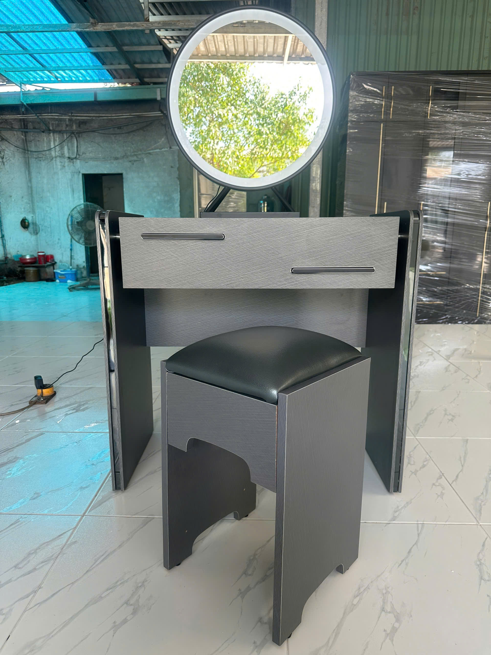 Bàn phấn xám sáng TL-03